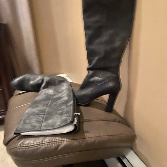 Boots - Picture 4 of 5